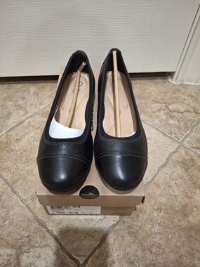 Clarks Black Women's Leather Ballet Flats